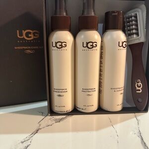 UGG AUSTRALIA SHEEPSKIN CARE KIT